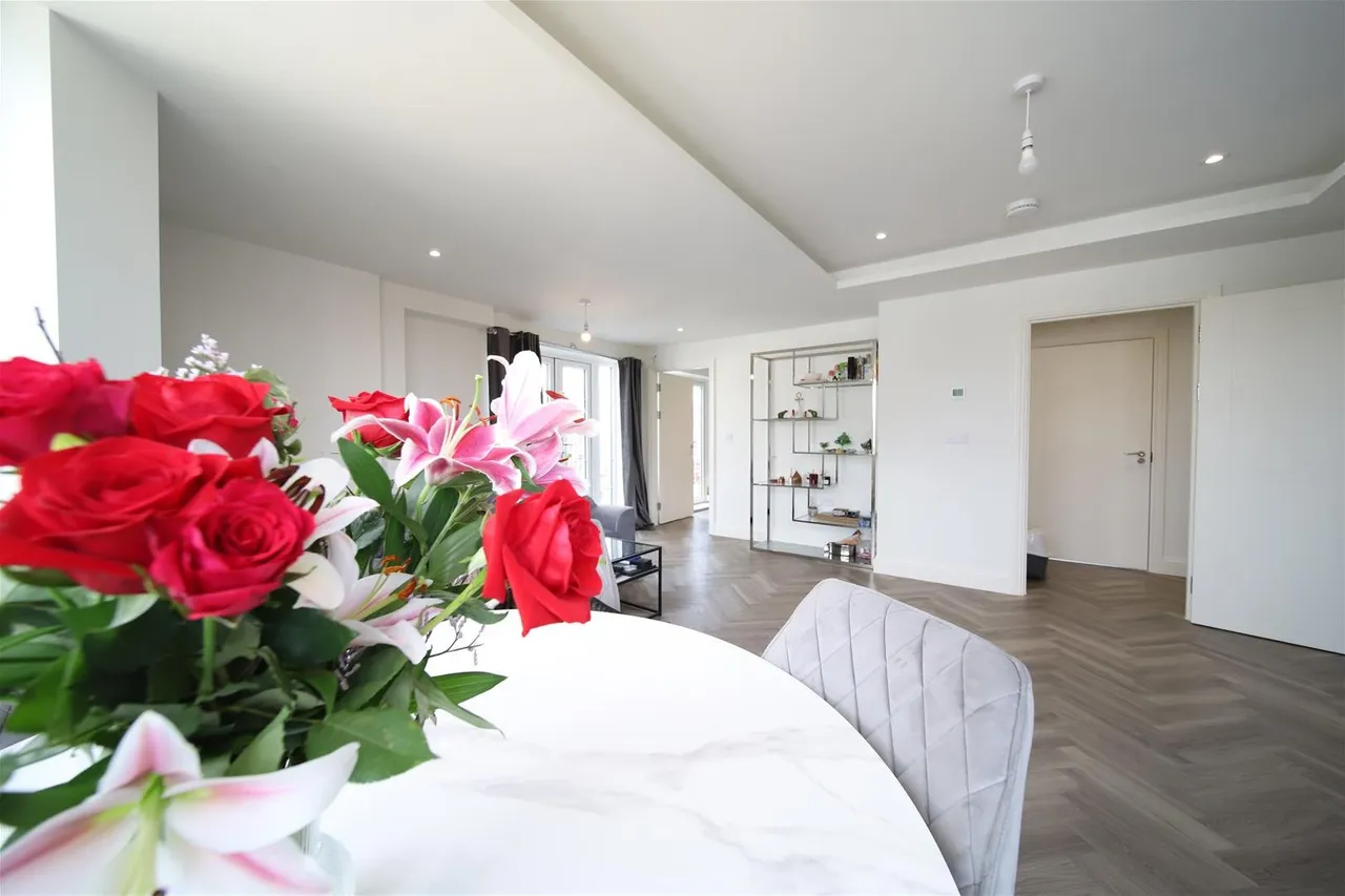 The Ridgeway, Enfield, Middlesex EN2 8GG, photo 10