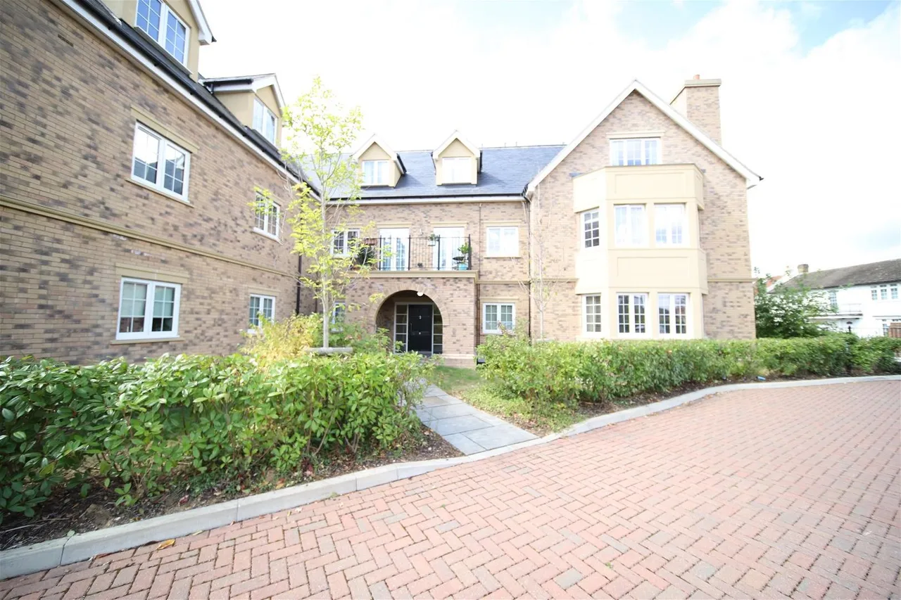 1 bed flat for sale — The Ridgeway, Enfield, Middlesex EN2 8GG
