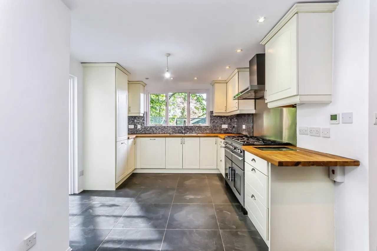 Waller Lane, Caterham, Surrey, CR3, photo 4
