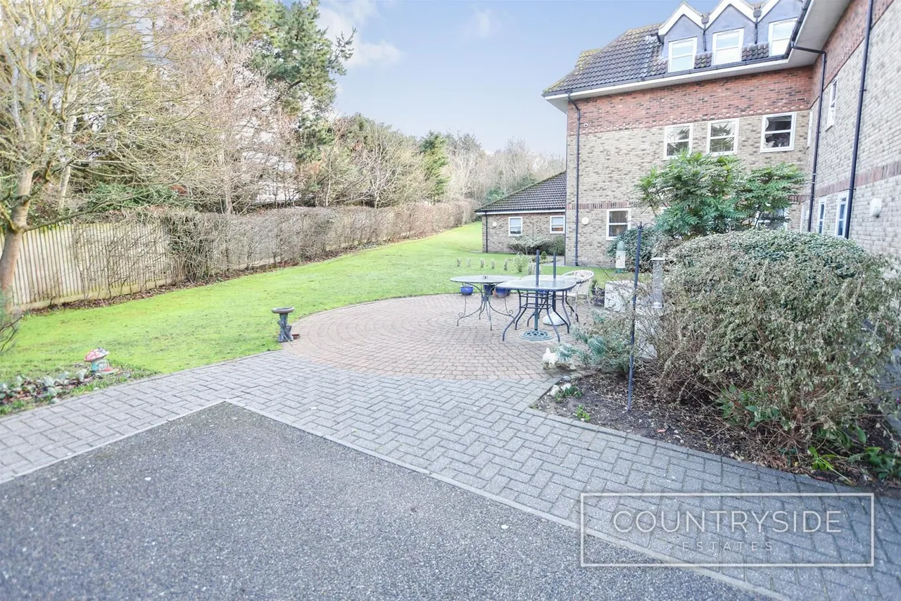 High Road, Benfleet, photo 3