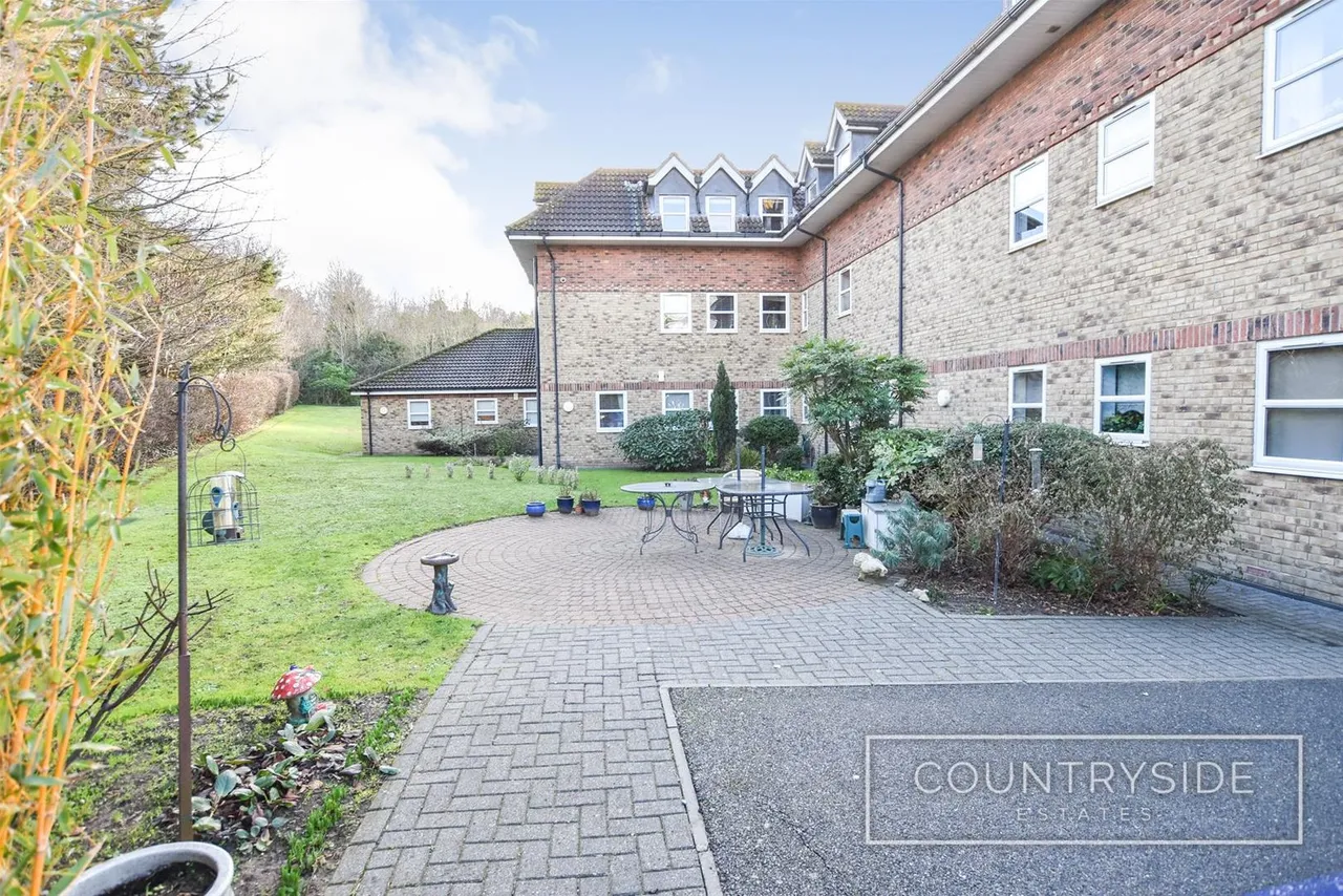 High Road, Benfleet, photo 2