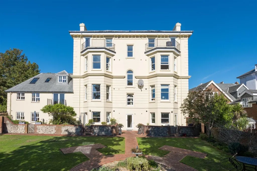 2 bed flat for sale, St Anne's Crescent, Lewes