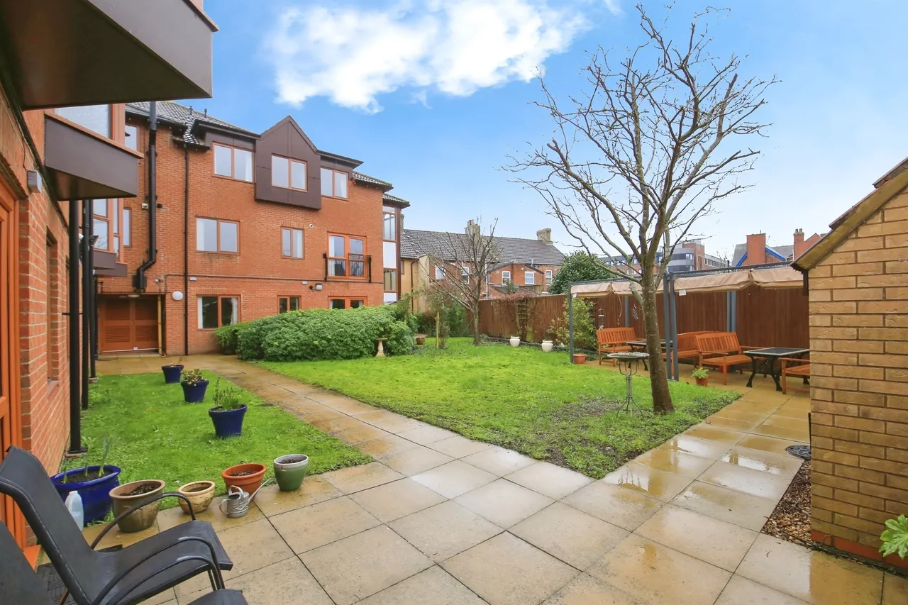 2 bed retirement property for sale, Crawthorne Road, Peterborough, PE1