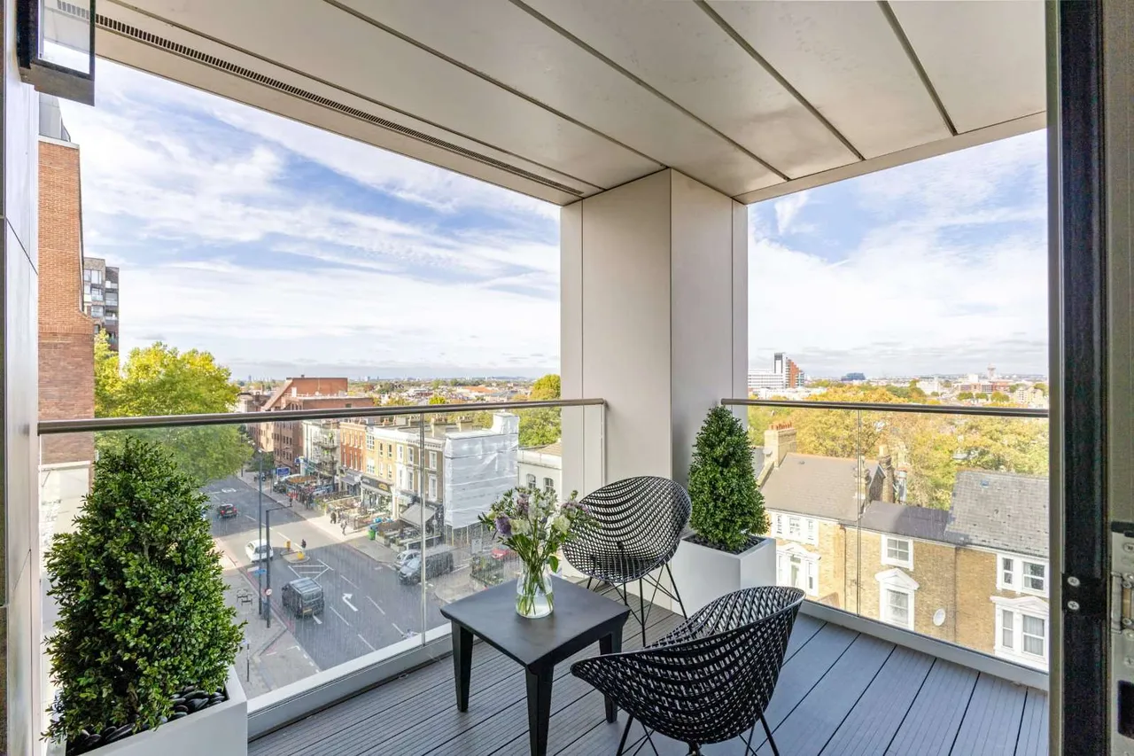 2 bed flat for sale, Upper Richmond Road, Putney, SW15