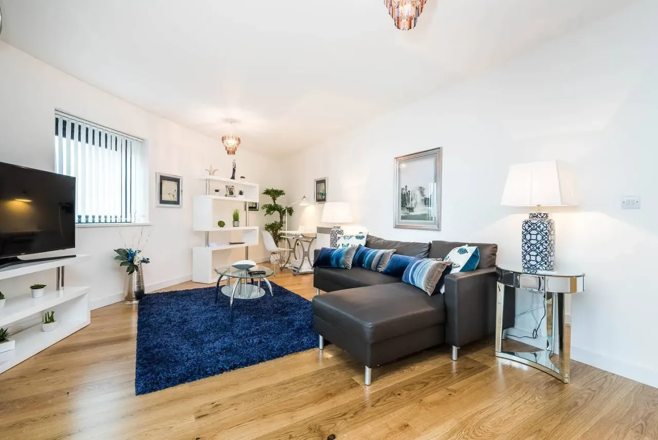 2 bed flat to rent, Westport Street, London, E1