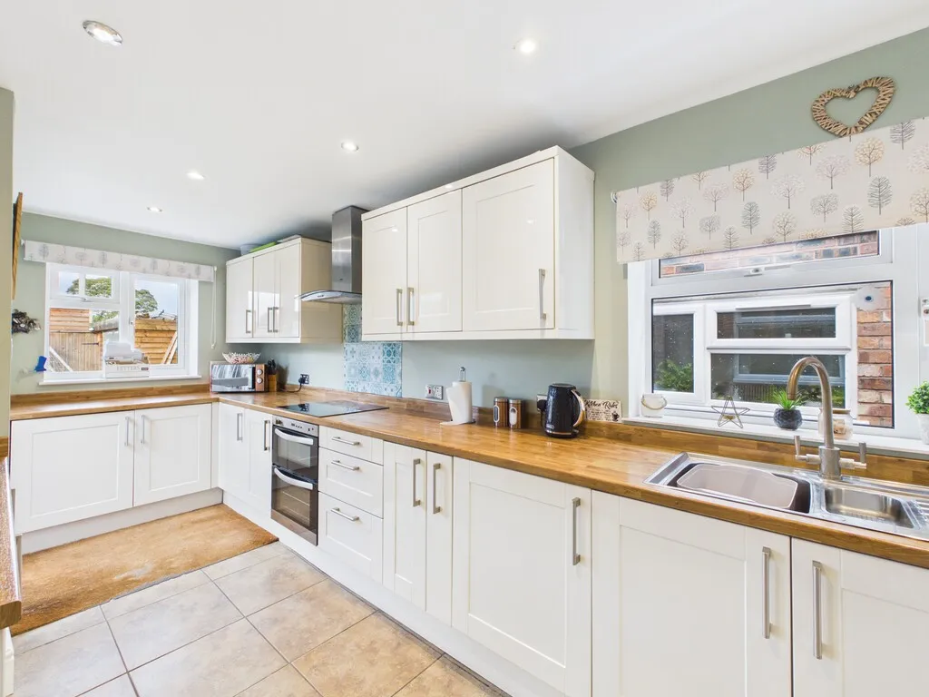 Black Park Road, Whitchurch, photo 7