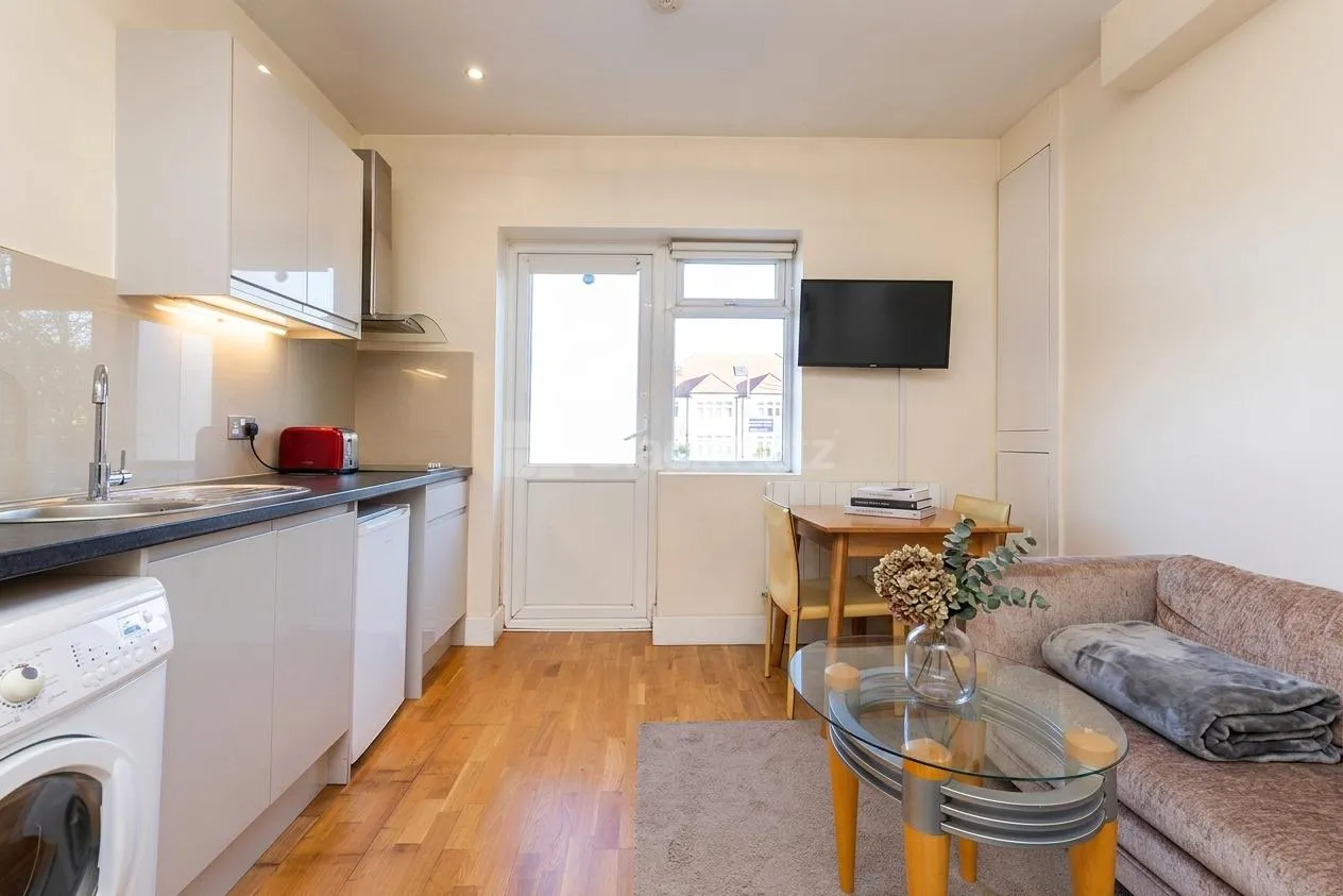 Hendon Way, London, NW2, photo 4