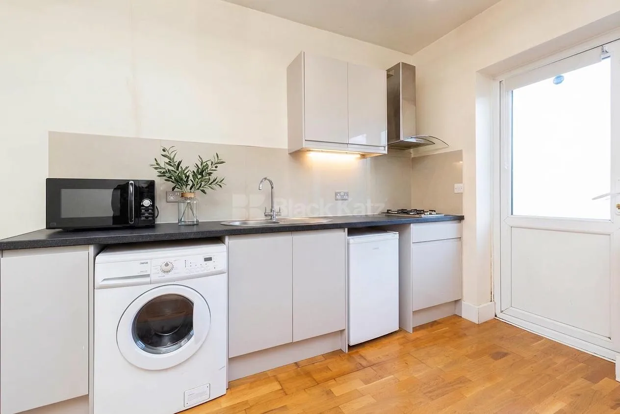 Hendon Way, London, NW2, photo 5
