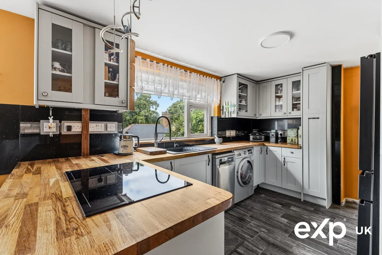 Bonnington Crescent, Sherwood, Nottingham, NG5 3EY, photo 2