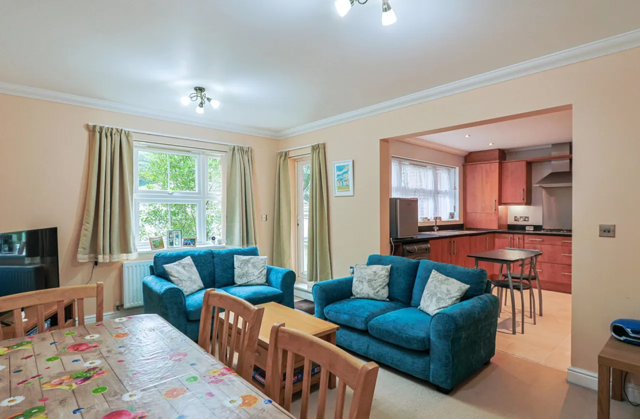 2 bed flat for sale — Christchurch Road, Bournemouth