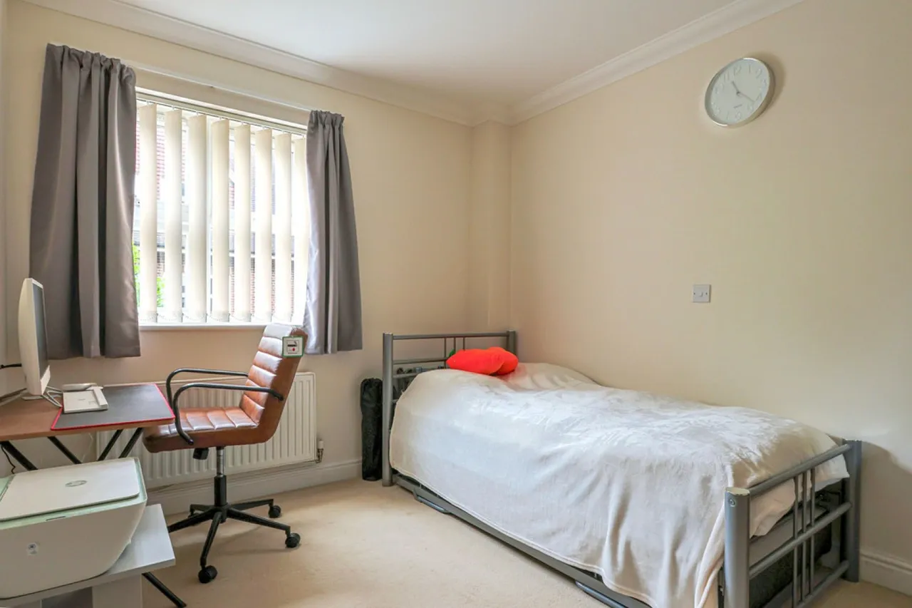 Christchurch Road, Bournemouth, photo 11