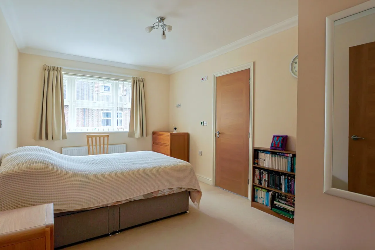 Christchurch Road, Bournemouth, photo 6