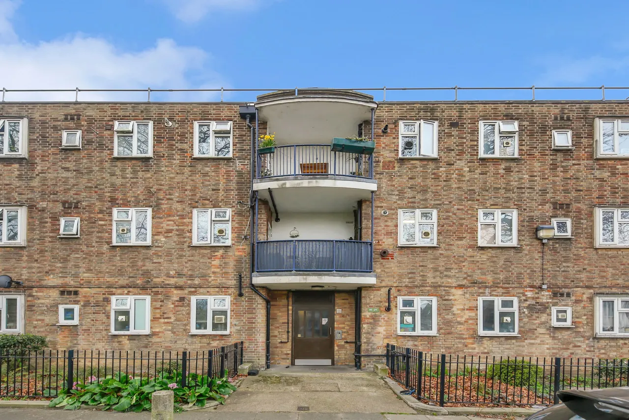 2 bed property for sale — 19 Beecholme Estate, Prout Road, London, E5 9NR