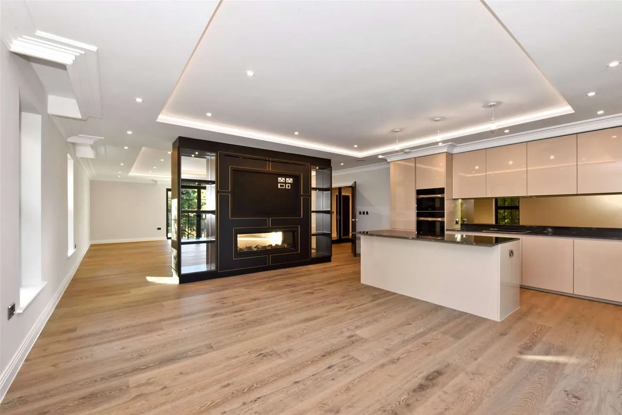 Wellington Court, 66 Penn Road, Beaconsfield, Buckinghamshire, HP9 2LS, photo 4