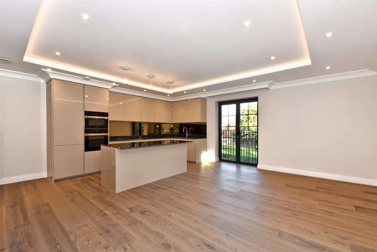 Wellington Court, 66 Penn Road, Beaconsfield, Buckinghamshire, HP9 2LS, photo 7