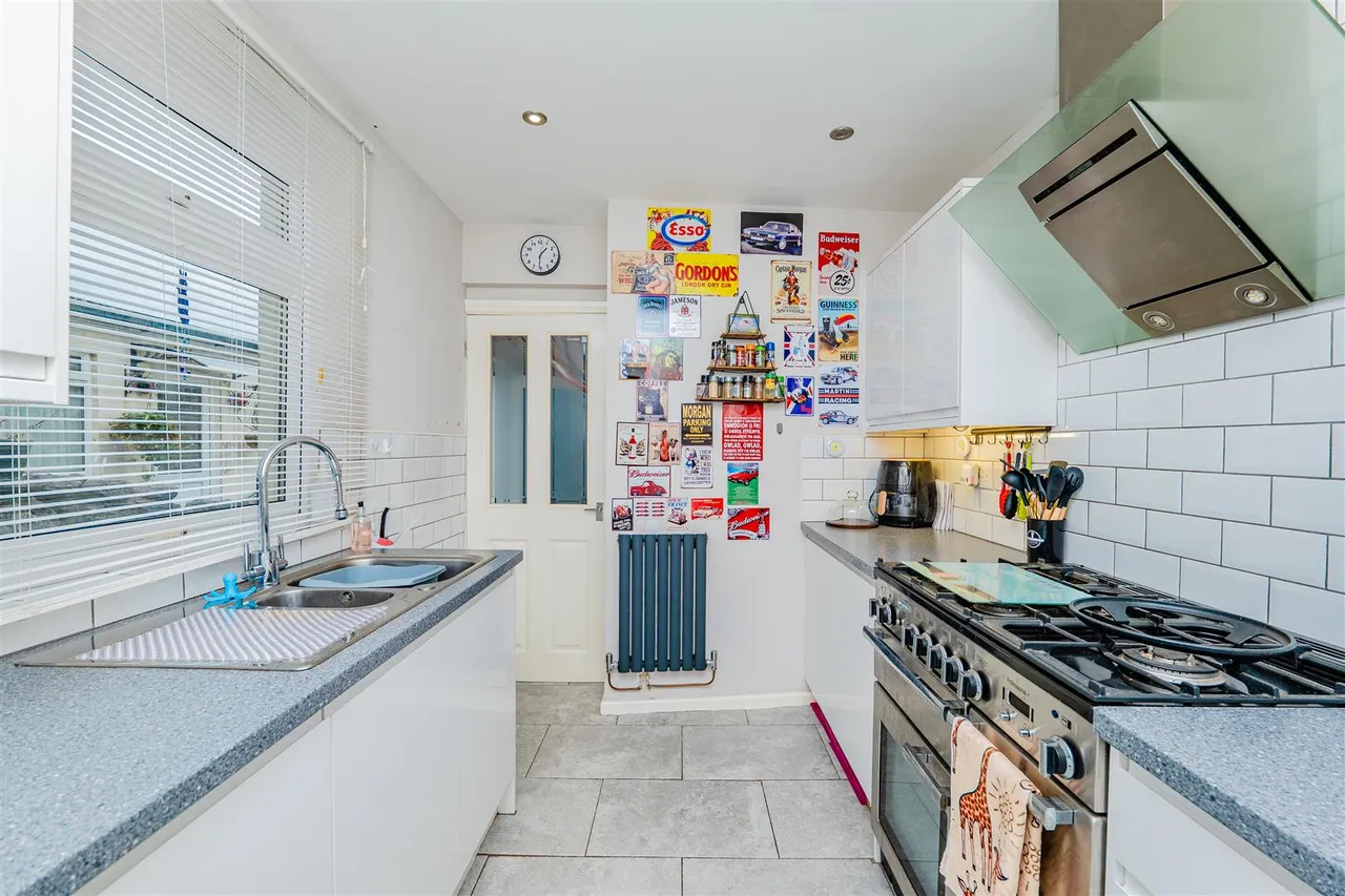 Courtenay Road, Barry, CF63 3QG, photo 12