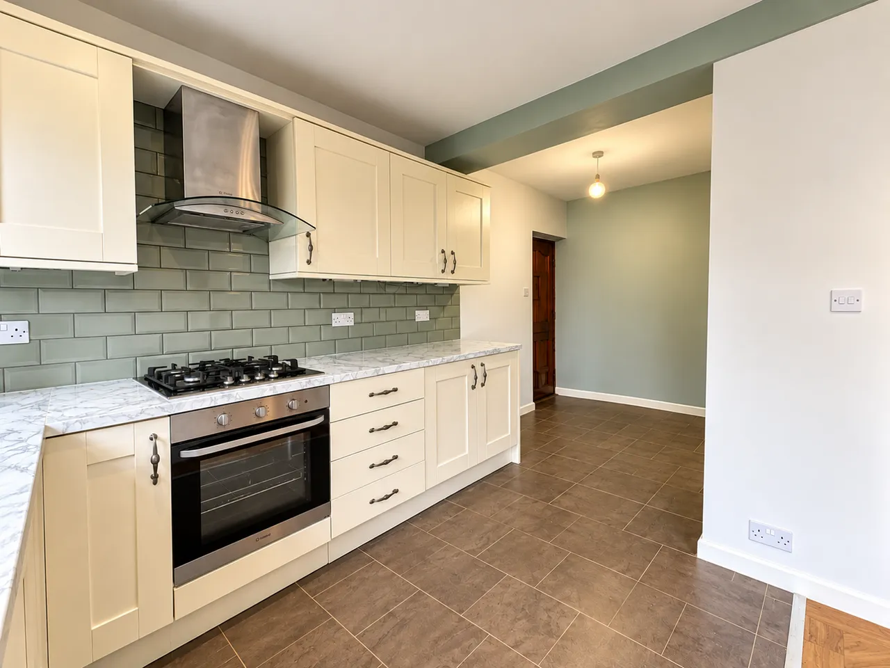 Lynwood Grove, Sale, M33, photo 7