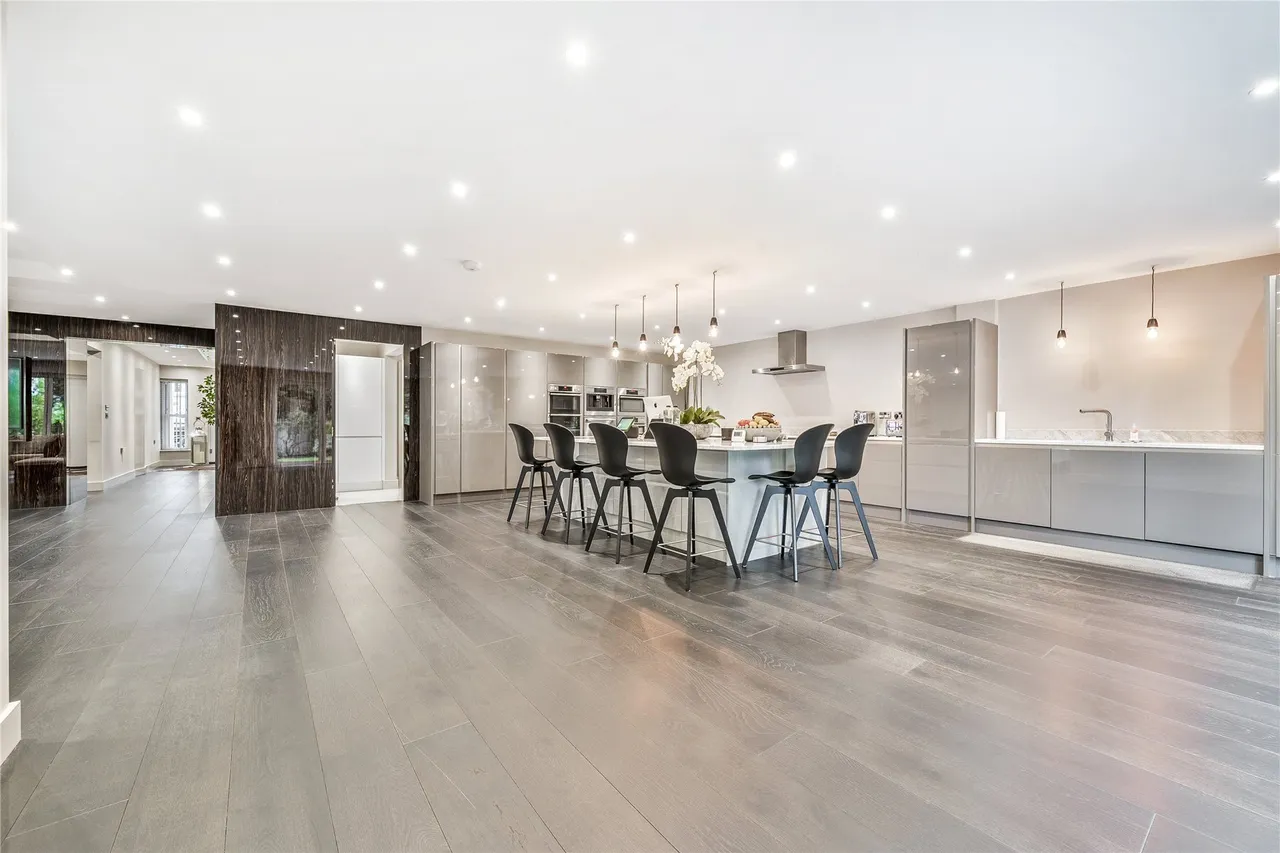 Wood Way, Farnborough Park, BR6, photo 13