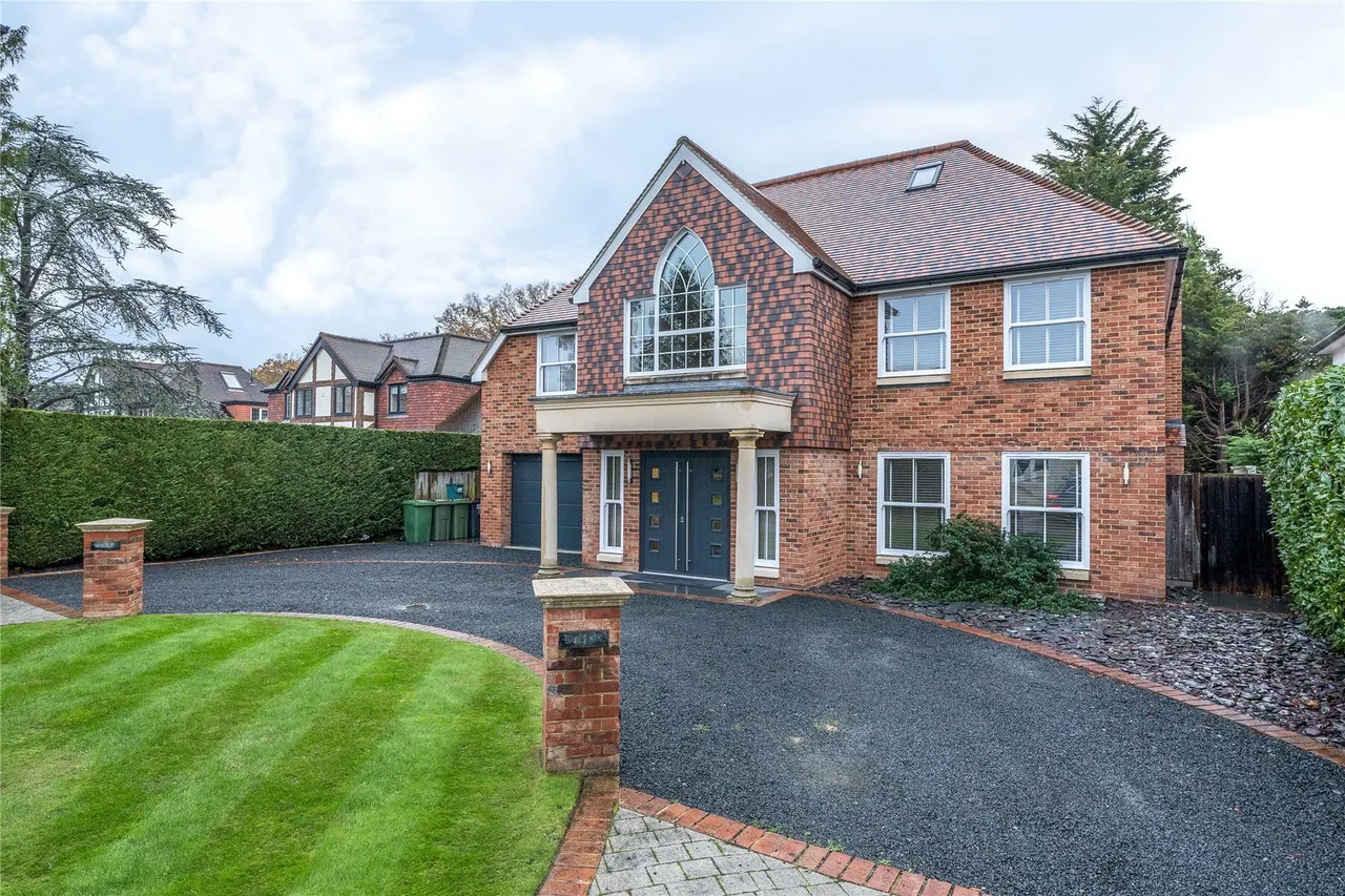 4 bed house for sale — Wood Way, Farnborough Park, BR6