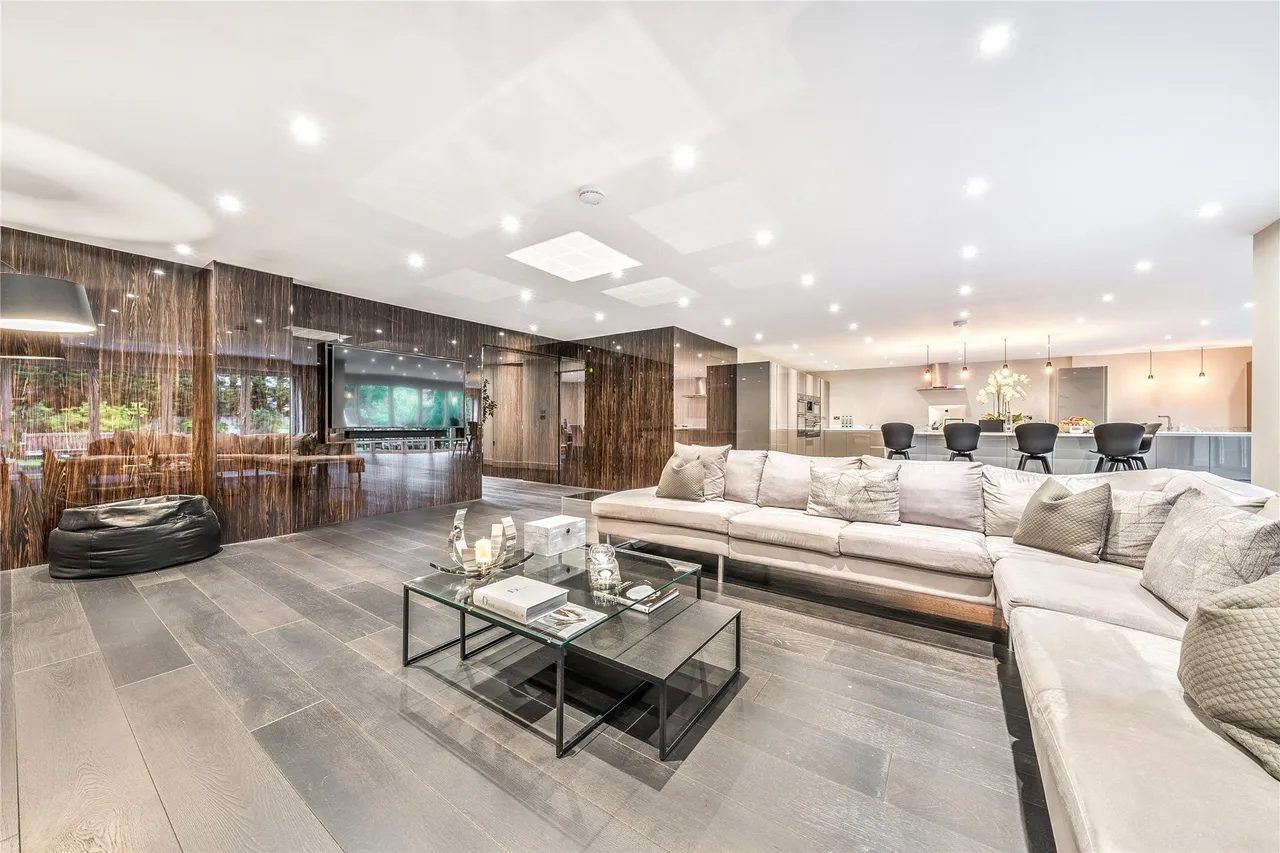 Wood Way, Farnborough Park, BR6, photo 9