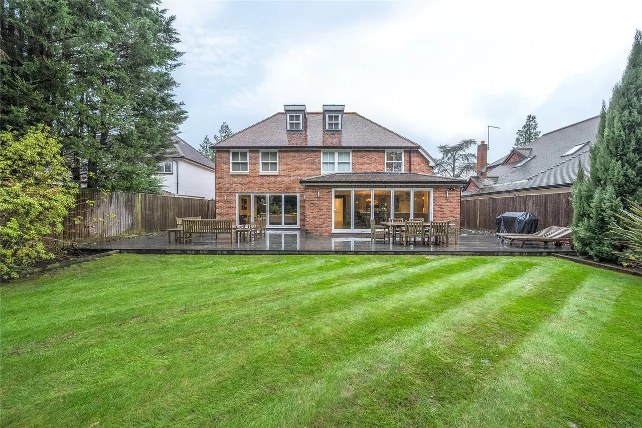 Wood Way, Farnborough Park, BR6, photo 2