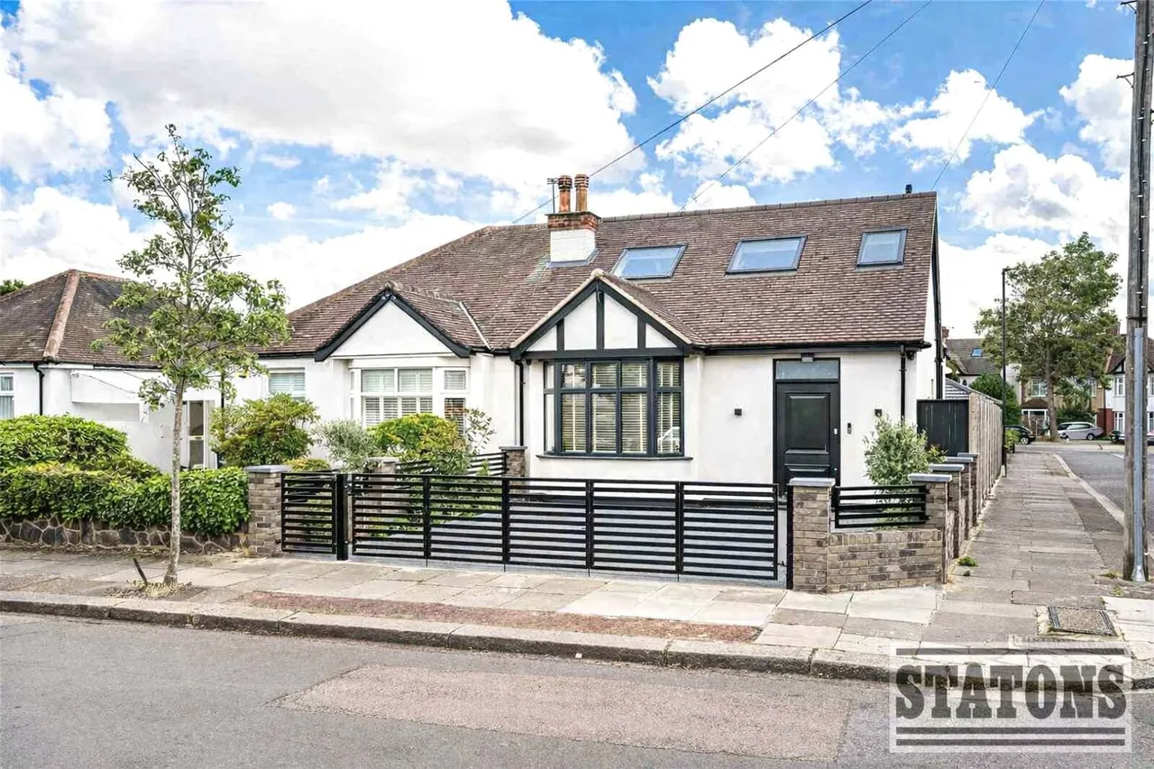 4 bed house for sale — Ash Grove, Enfield, EN1 2LD