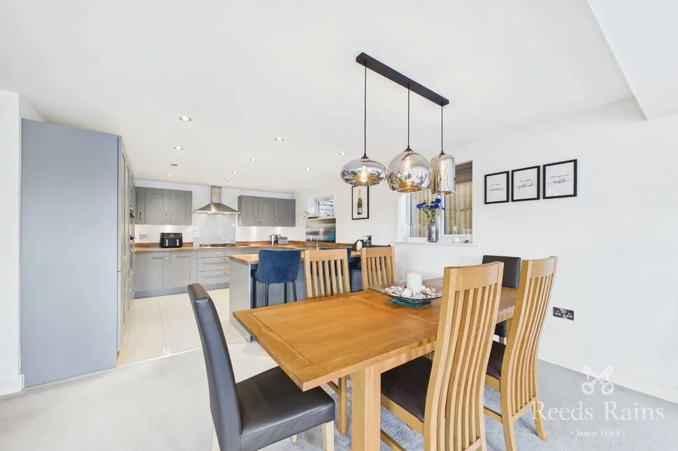 Rosemeade Court, Almondbury, Huddersfield, West Yorkshire, HD5, photo 9