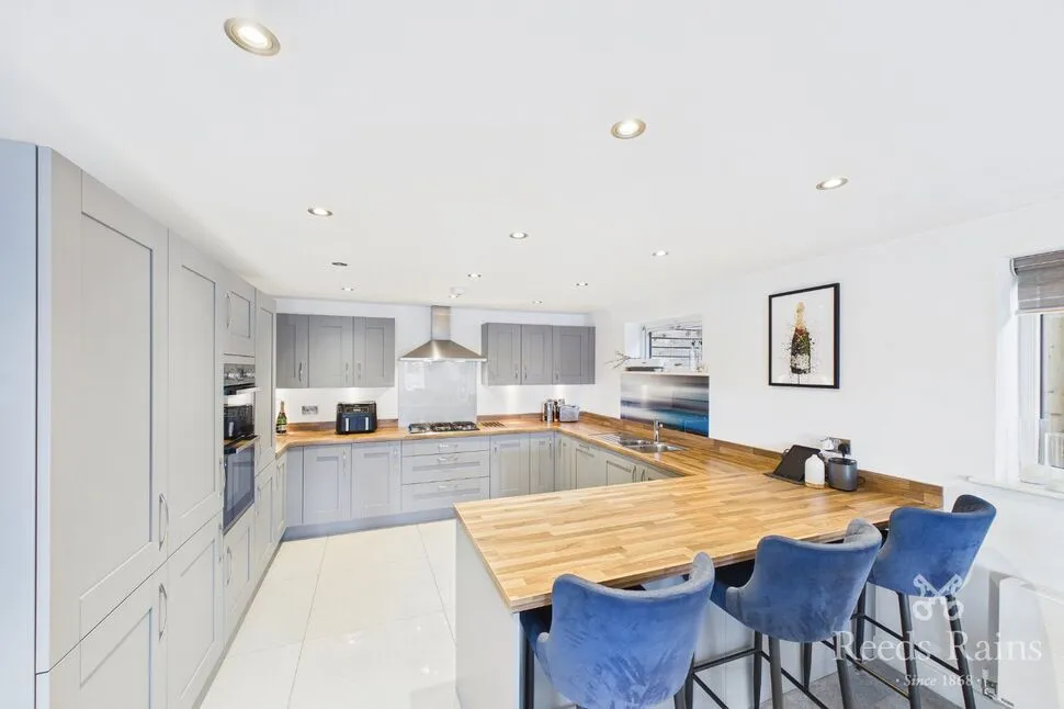 Rosemeade Court, Almondbury, Huddersfield, West Yorkshire, HD5, photo 2