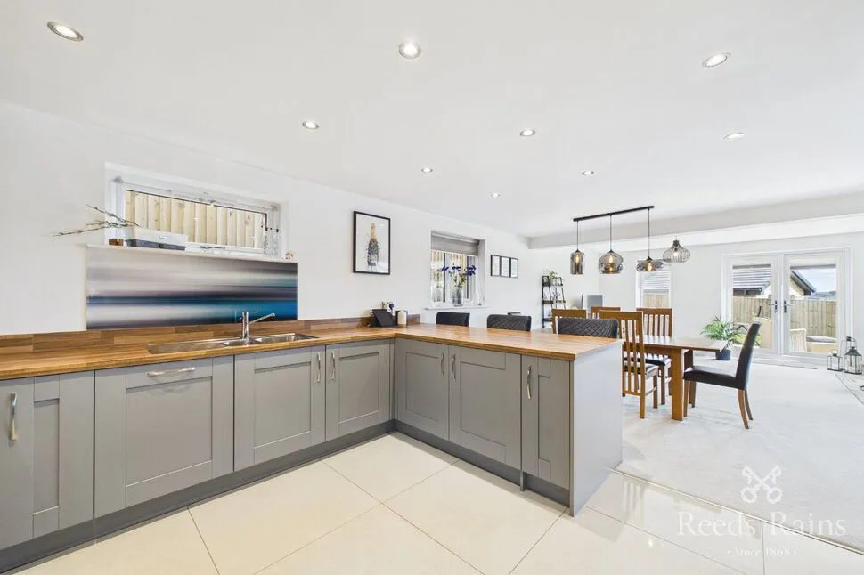 Rosemeade Court, Almondbury, Huddersfield, West Yorkshire, HD5, photo 8