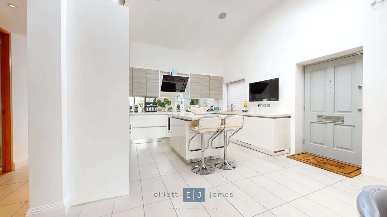 Ashfields, Loughton, photo 3