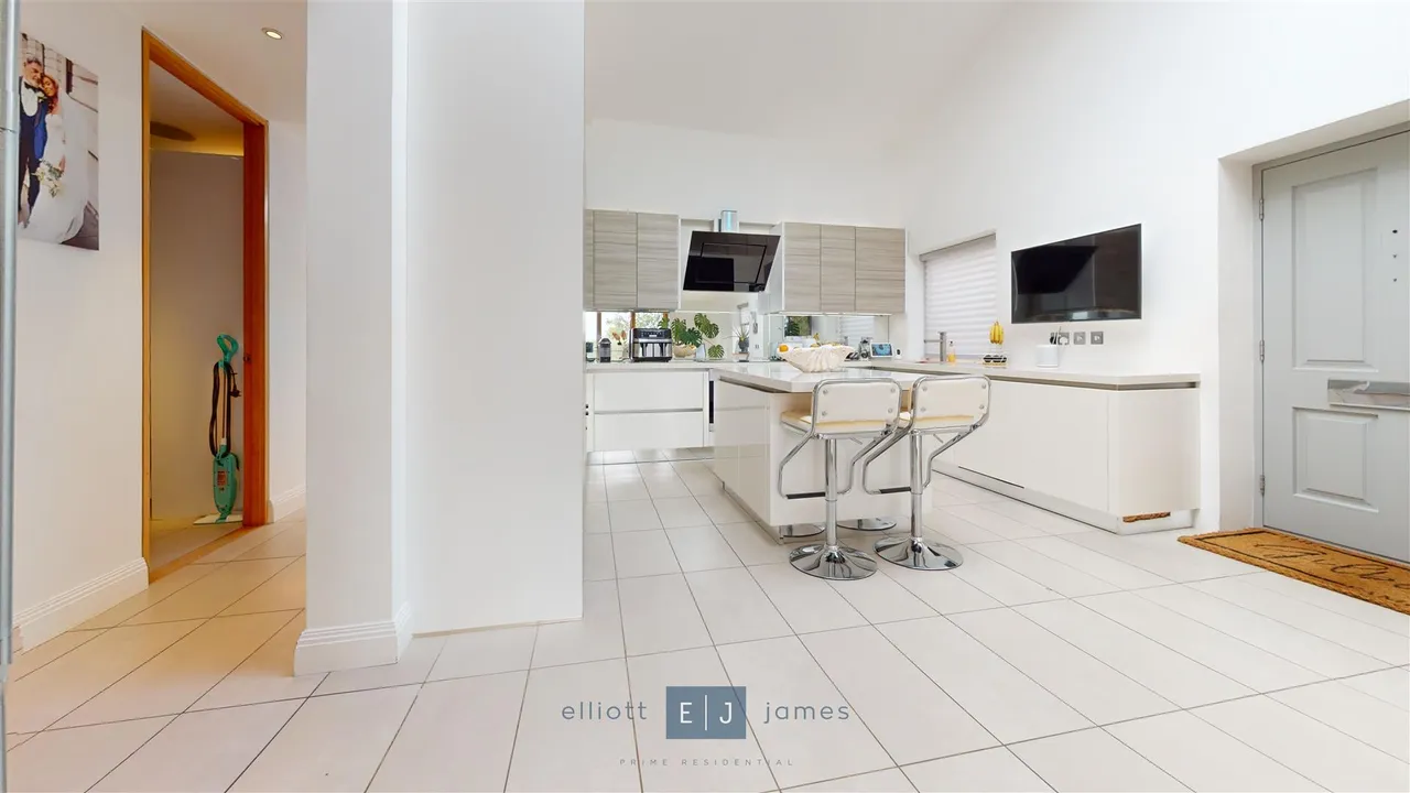 Ashfields, Loughton, photo 10