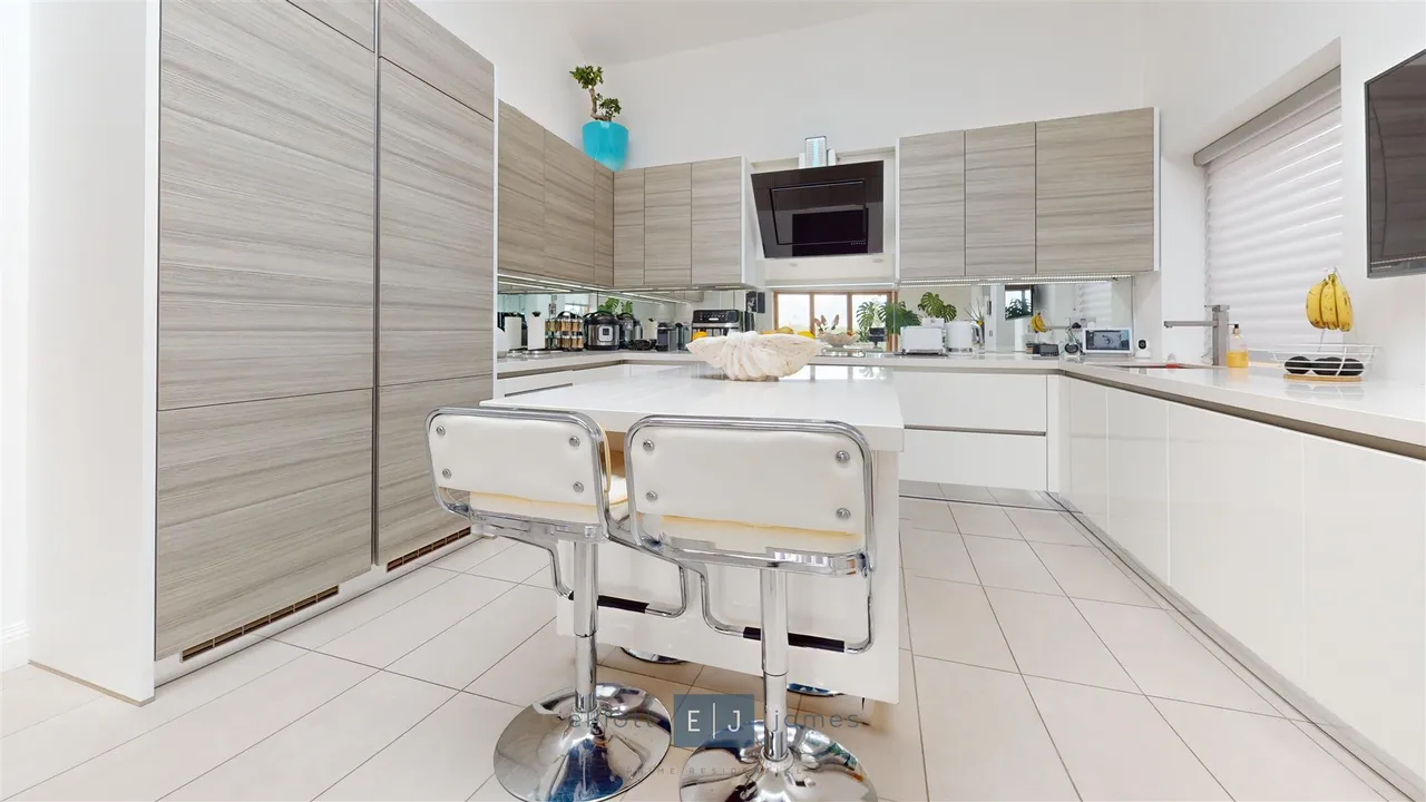 Ashfields, Loughton, photo 9