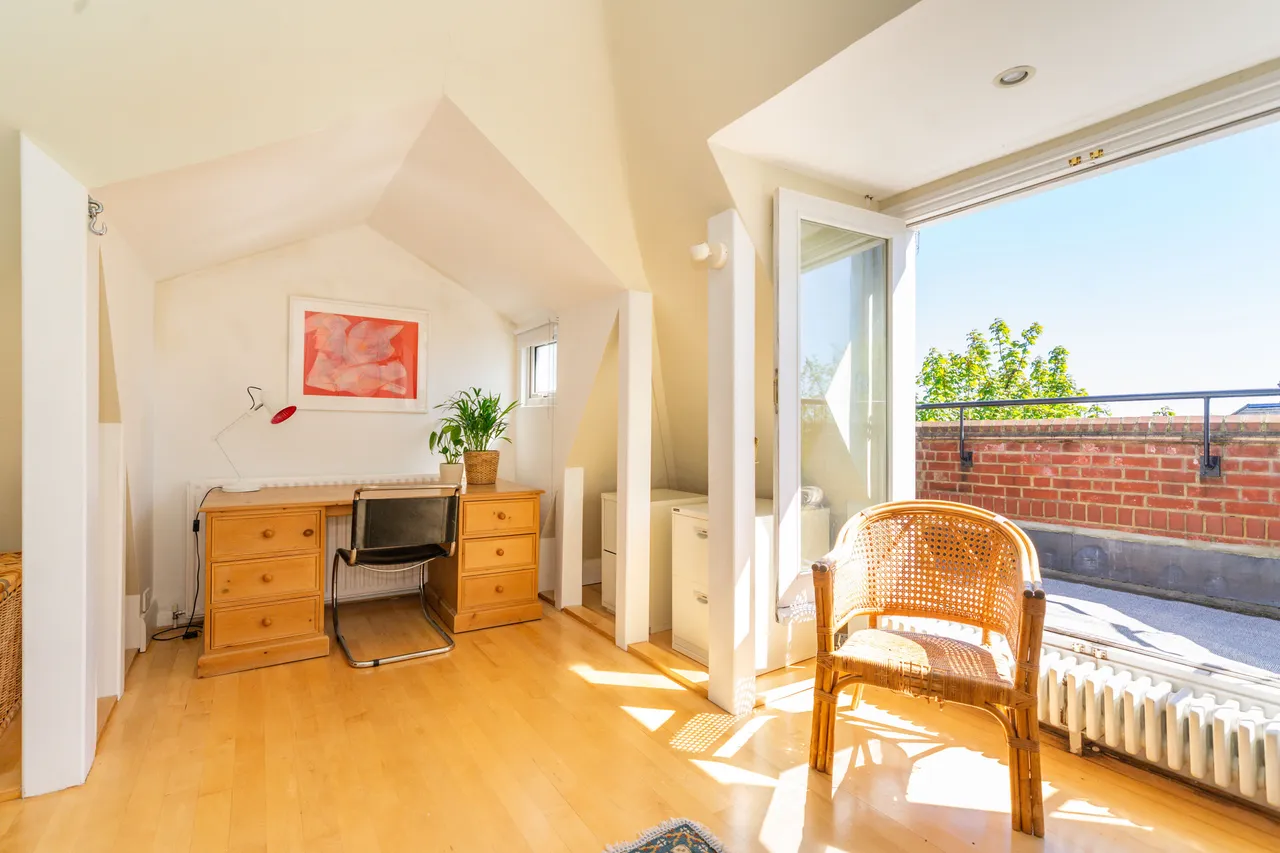 Eton Avenue, London, NW3, photo 3