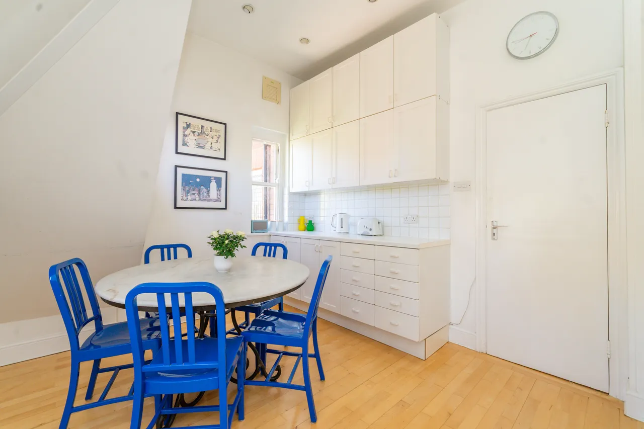 Eton Avenue, London, NW3, photo 12