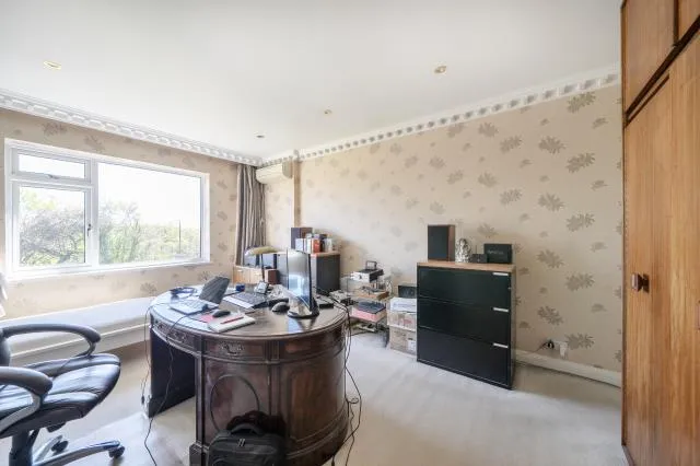 Fairholme Close, London, N3, photo 11