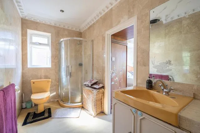 Fairholme Close, London, N3, photo 13