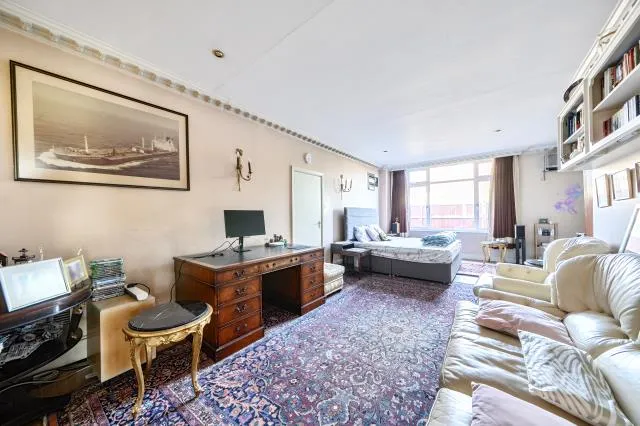 Fairholme Close, London, N3, photo 17