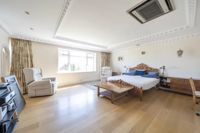 Fairholme Close, London, N3, photo 8