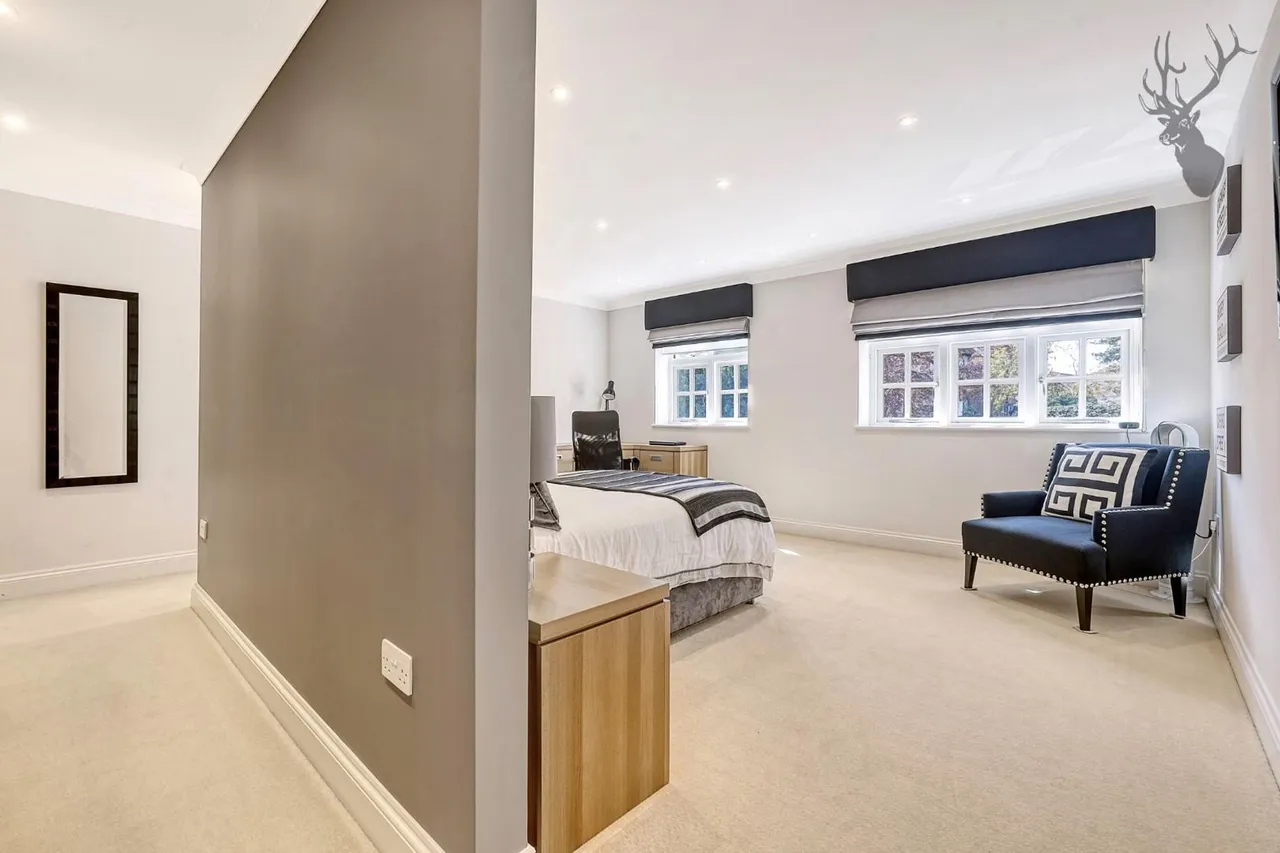 St. Johns Road, Loughton, IG10, photo 29
