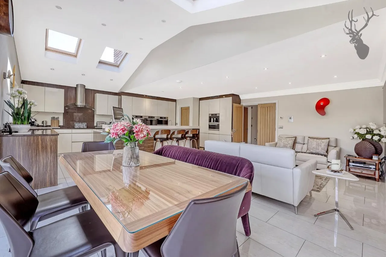 St. Johns Road, Loughton, IG10, photo 6