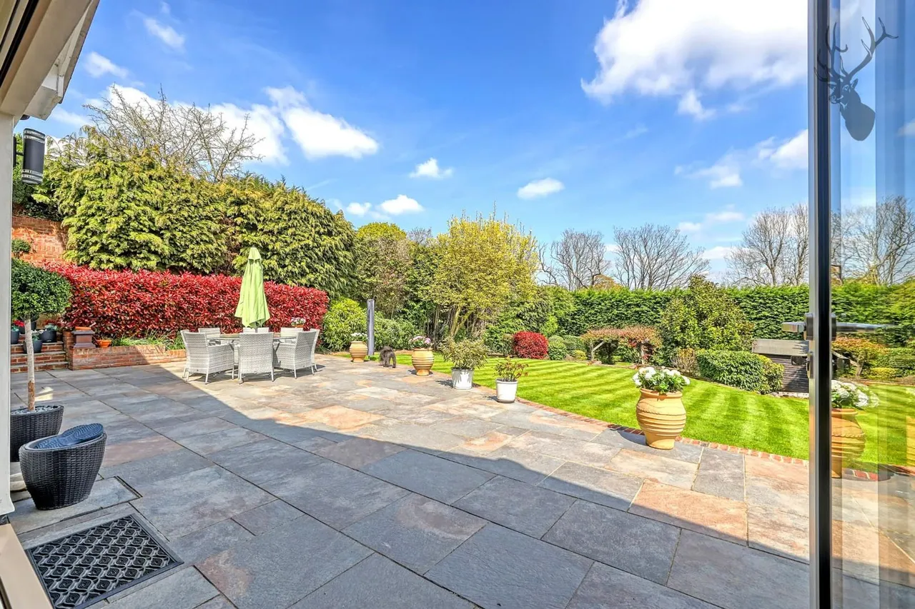 St. Johns Road, Loughton, IG10, photo 48