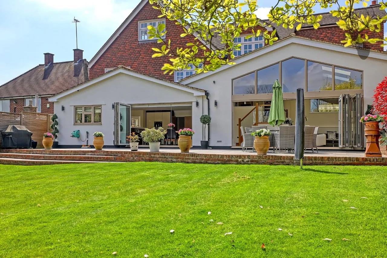 St. Johns Road, Loughton, IG10, photo 42
