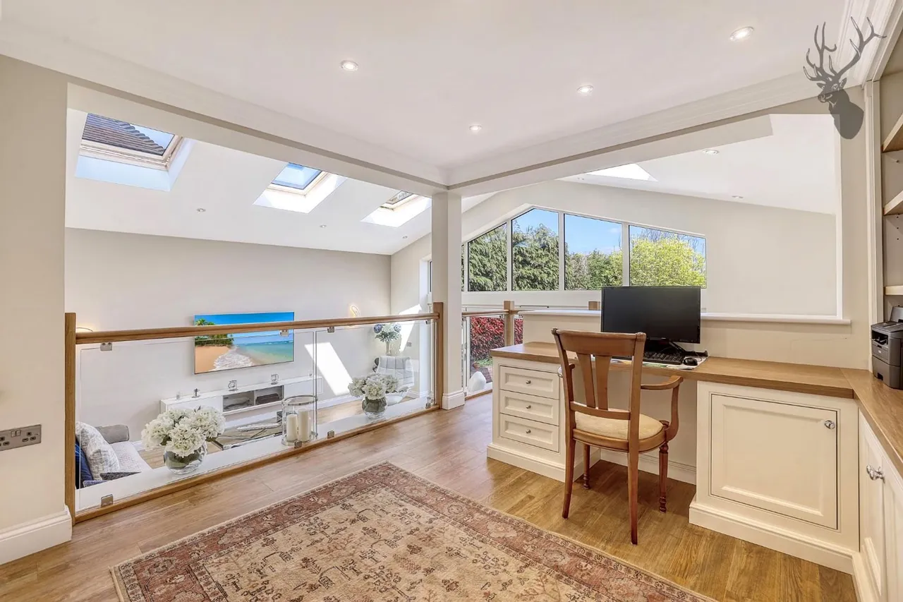 St. Johns Road, Loughton, IG10, photo 38