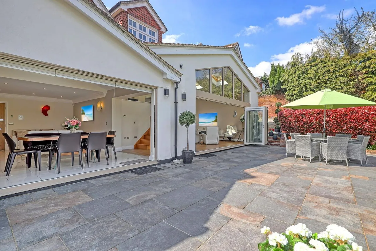St. Johns Road, Loughton, IG10, photo 41