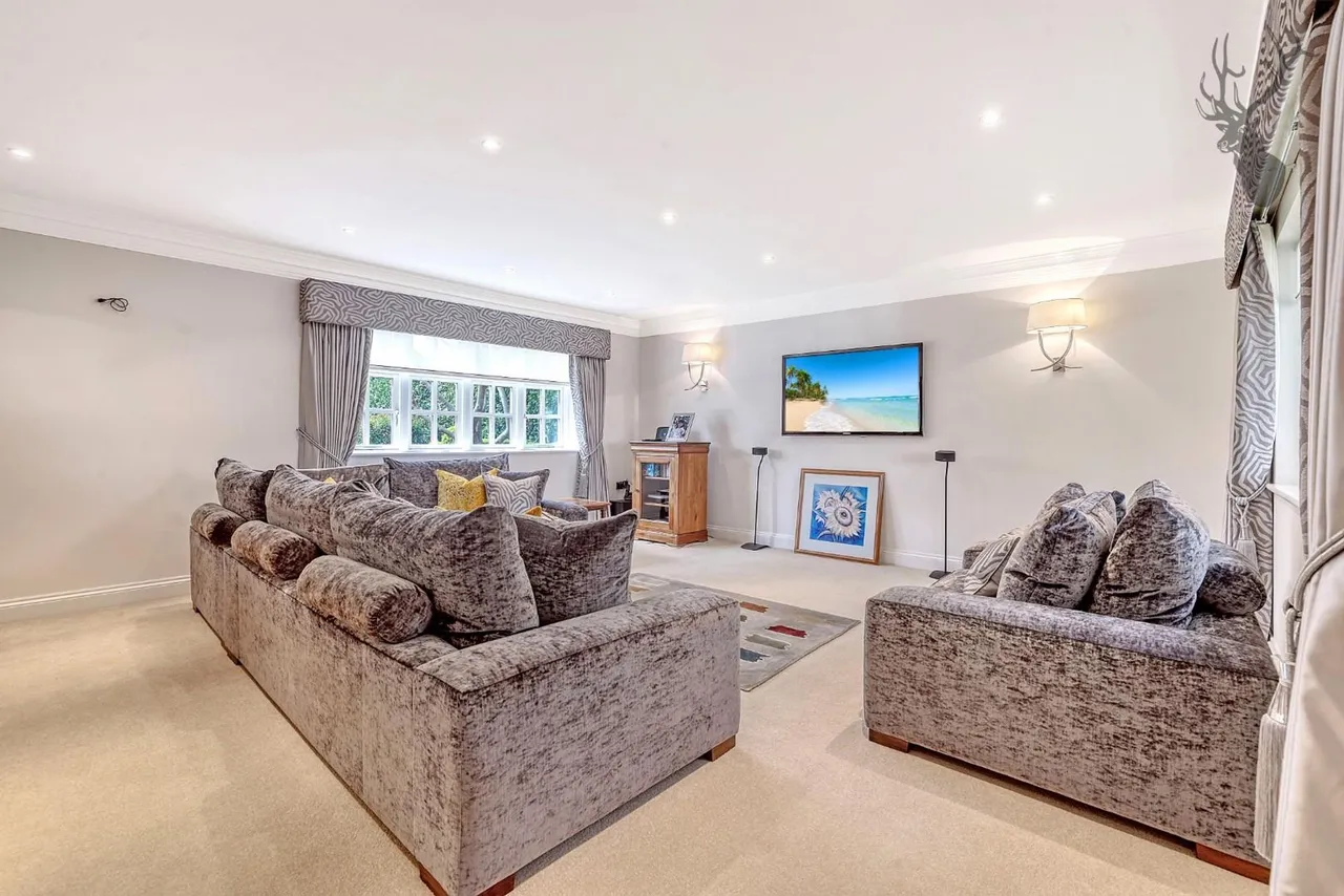 St. Johns Road, Loughton, IG10, photo 11