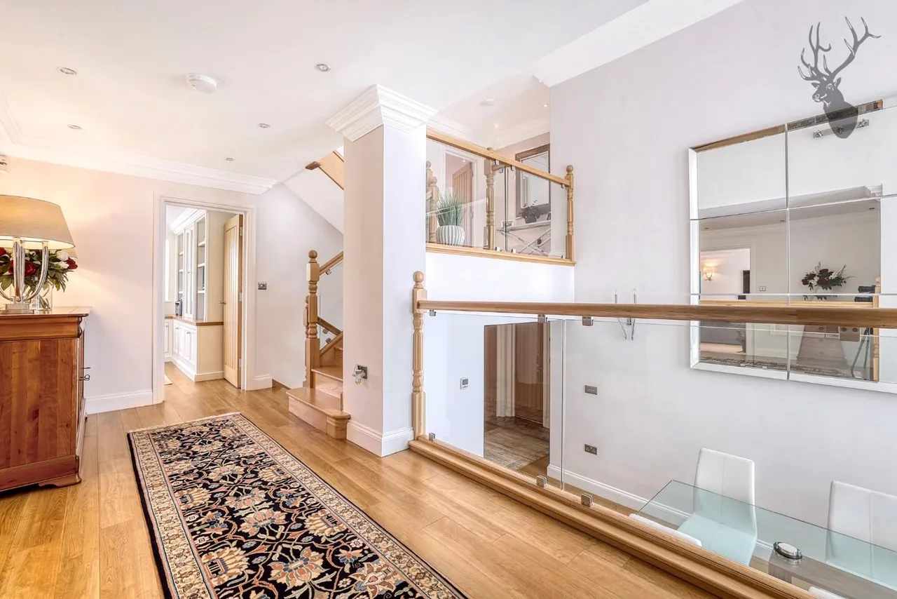 St. Johns Road, Loughton, IG10, photo 39