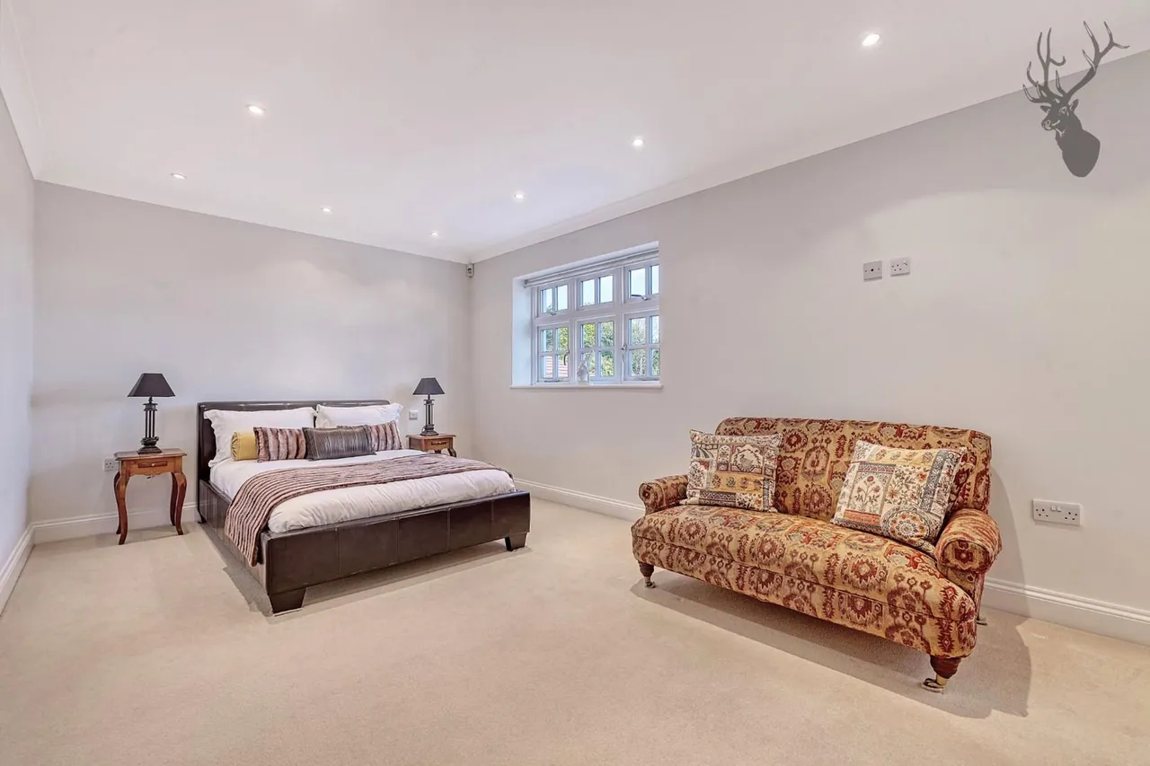 St. Johns Road, Loughton, IG10, photo 26