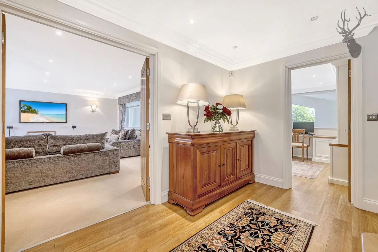 St. Johns Road, Loughton, IG10, photo 35