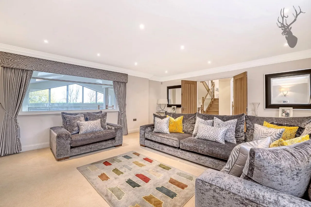 St. Johns Road, Loughton, IG10, photo 13