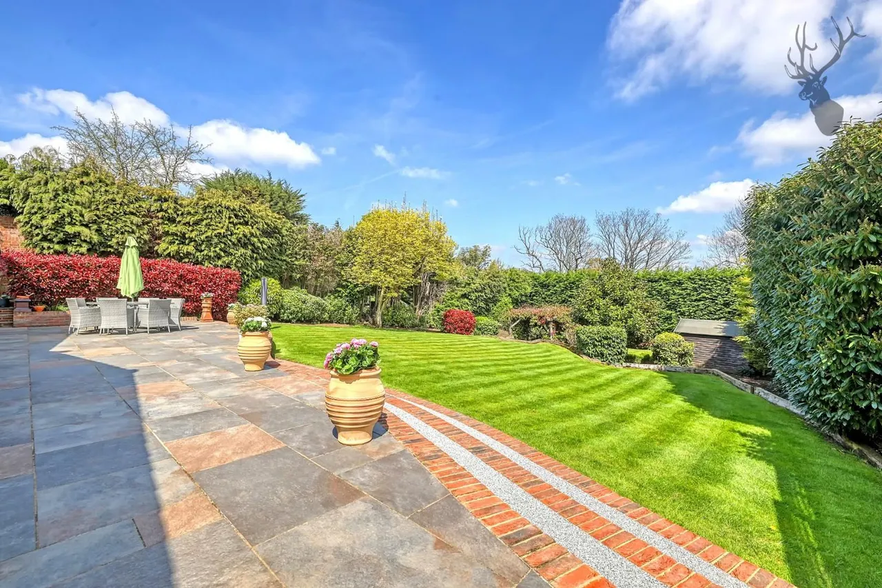 St. Johns Road, Loughton, IG10, photo 46